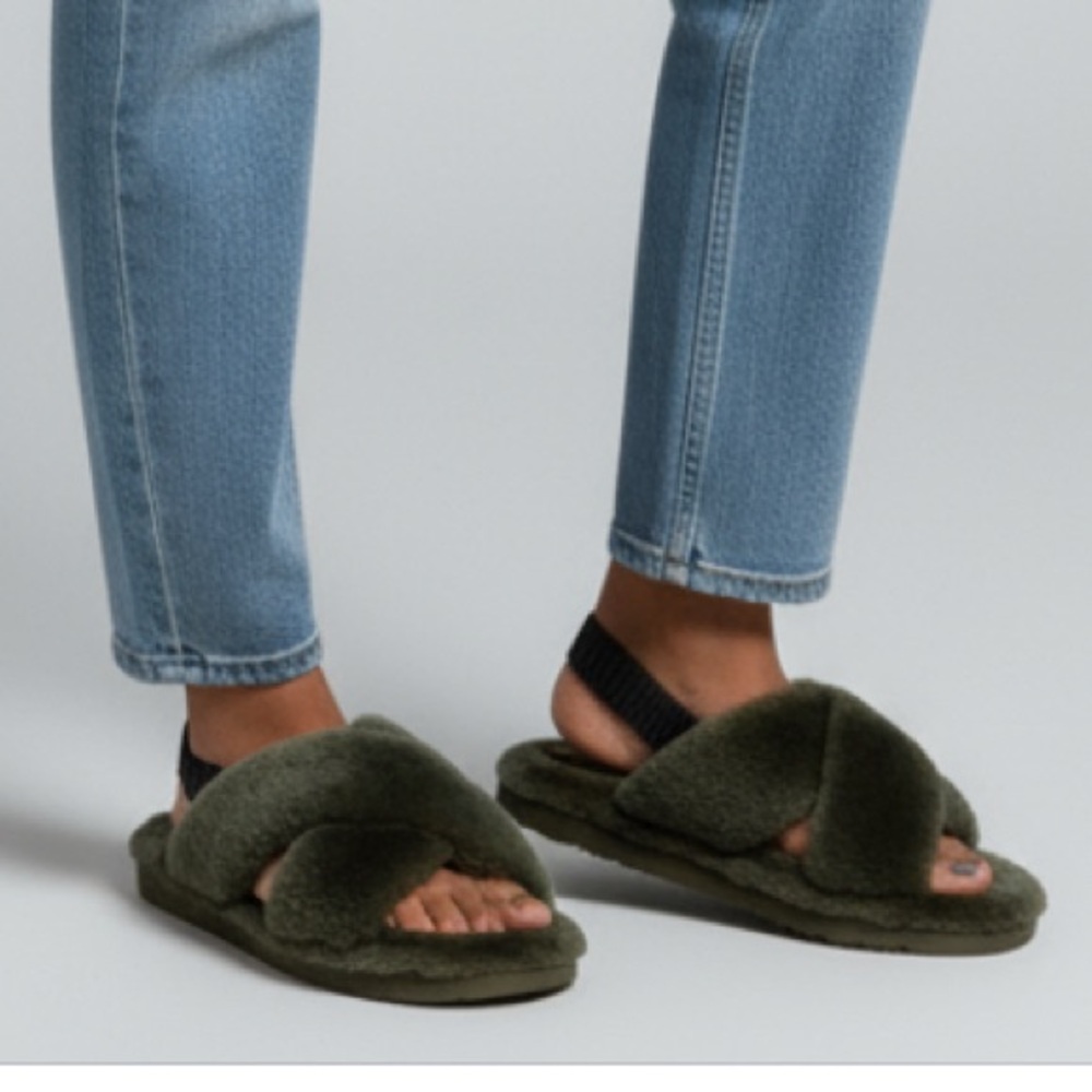 Array size 8 soft and cozy cheetah olive green and black sandals/slippers - Picture 1 of 5